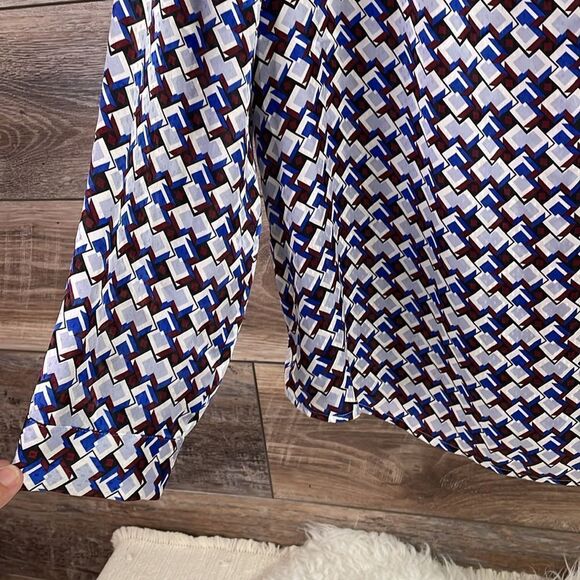 Talbots Women's Plus Size 2X V-Neck Patterned Semi Sheer Blouse White Blue - Picture 3 of 10